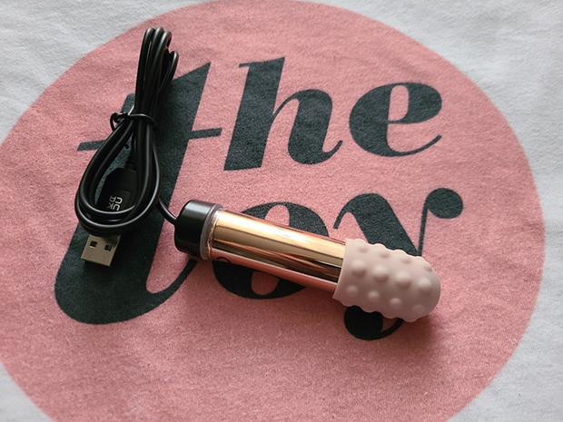 USB-charger of the Le Wand Bullet mini vibrator