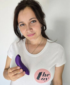 We-Vibe melt 2 - best remote control clit sucker