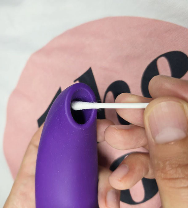 Cleaning Melt 2 with Q-tip