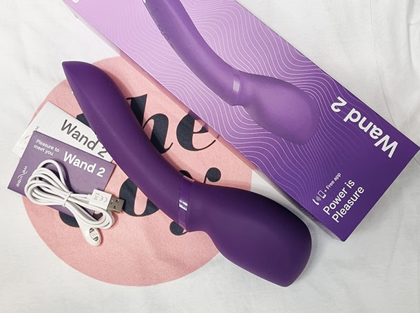 What's in the box of We-Vibe Wand 2