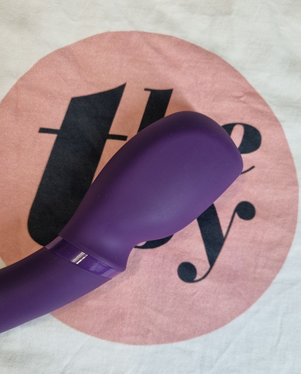 We-Vibe Wand 2 oval head with a strategically tapered design