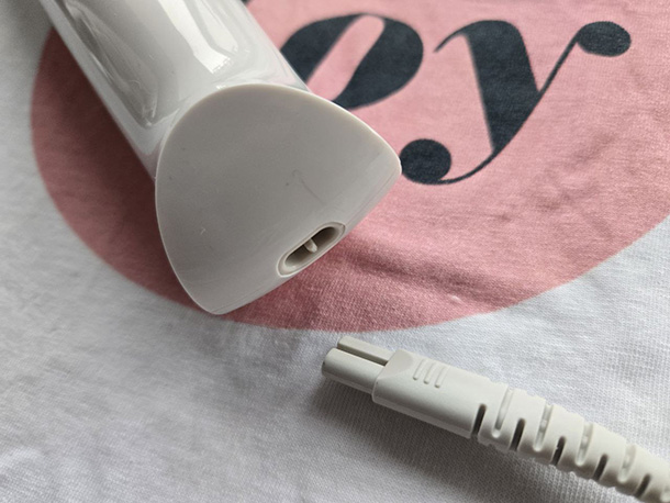 Magic Wand Plus cord plug demonstration.