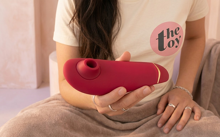 How to Use a Clit Sucker Safely and Effectively