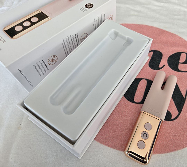 Le Wand Deux vibrator in rose gold showing the split dual-prong silicone tip designed for straddling clitoral and nipple stimulation