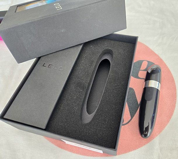 LELO Mia 2 bullet vibrator next to its box