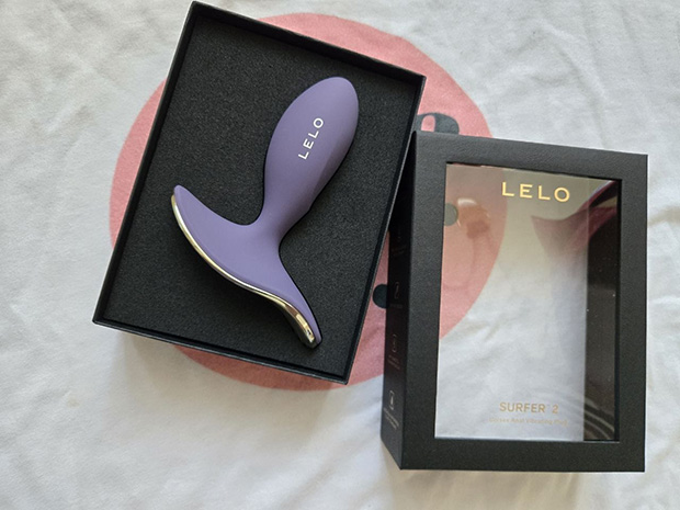 Lelo Surfer 2 in its luxury box