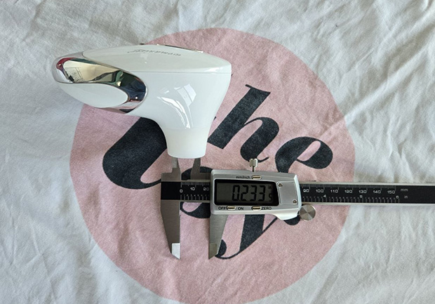 Product specification panel on the Womanizer W500 box highlighting twelve intensity levels and IPX7 waterproof certification