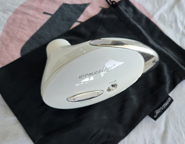 Womanizer w500 over its satin pouch