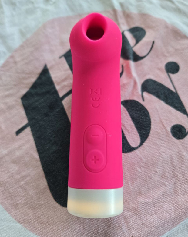 Frontal view of Lovense Fizz air-pulse clitoral stimulator with the mouth visible