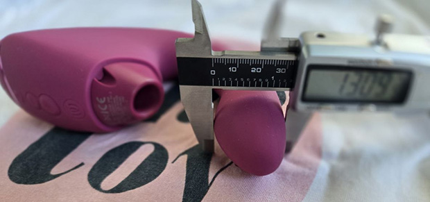 Womanizer Next Duo precise measurement with a digital caliper